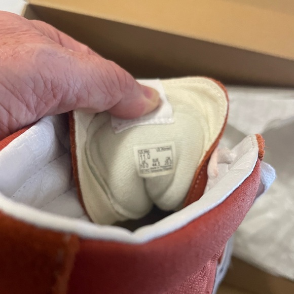 Vans SK8-HI SHOE
COLOR: Burnt Ochre
SIZE: 11.0 Men = 12.5 Women - Picture 8 of 16